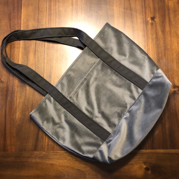 Hand-Made Velvet Tote Bag with Pockets - Picture 2 of 6